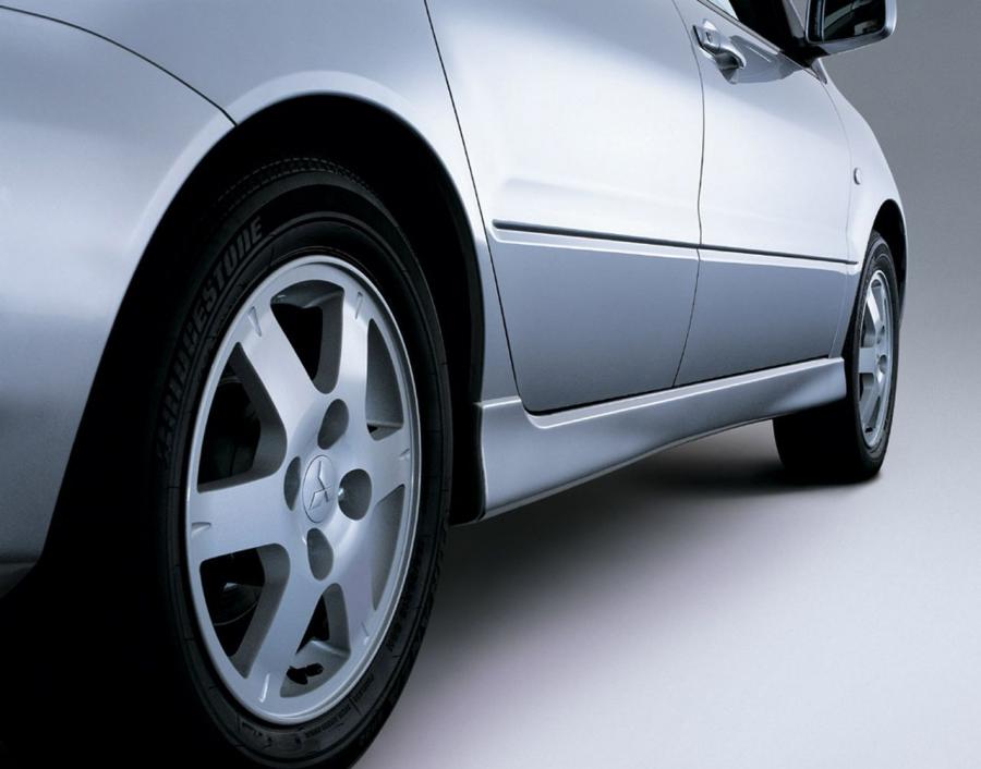 Mitsubishi Lancer 2000 года  (фото 30 из 31)